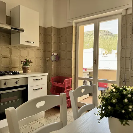 Holidaycasa Rocy - Ampio Con Vista Mare Apartment *