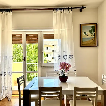 Holidaycasa Rocy - Ampio Con Vista Mare Apartment *