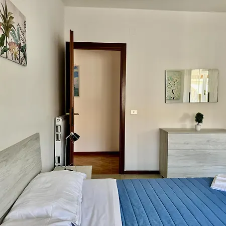 Holidaycasa Rocy - Ampio Con Vista Mare Apartment *