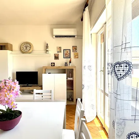 Holidaycasa Rocy - Ampio Con Vista Mare Apartment *