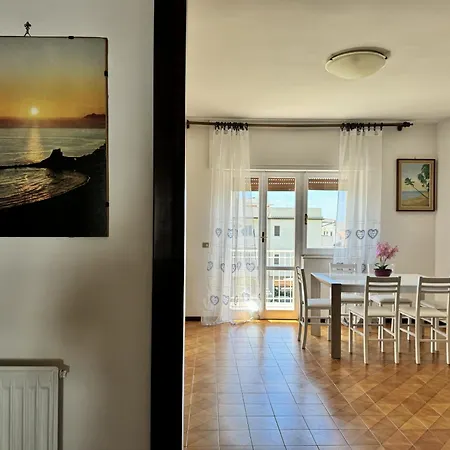 Holidaycasa Rocy - Ampio Con Vista Mare Apartment